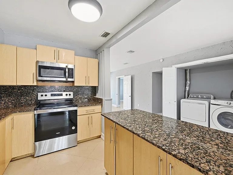 740 E Evanston Cir — Photo 20