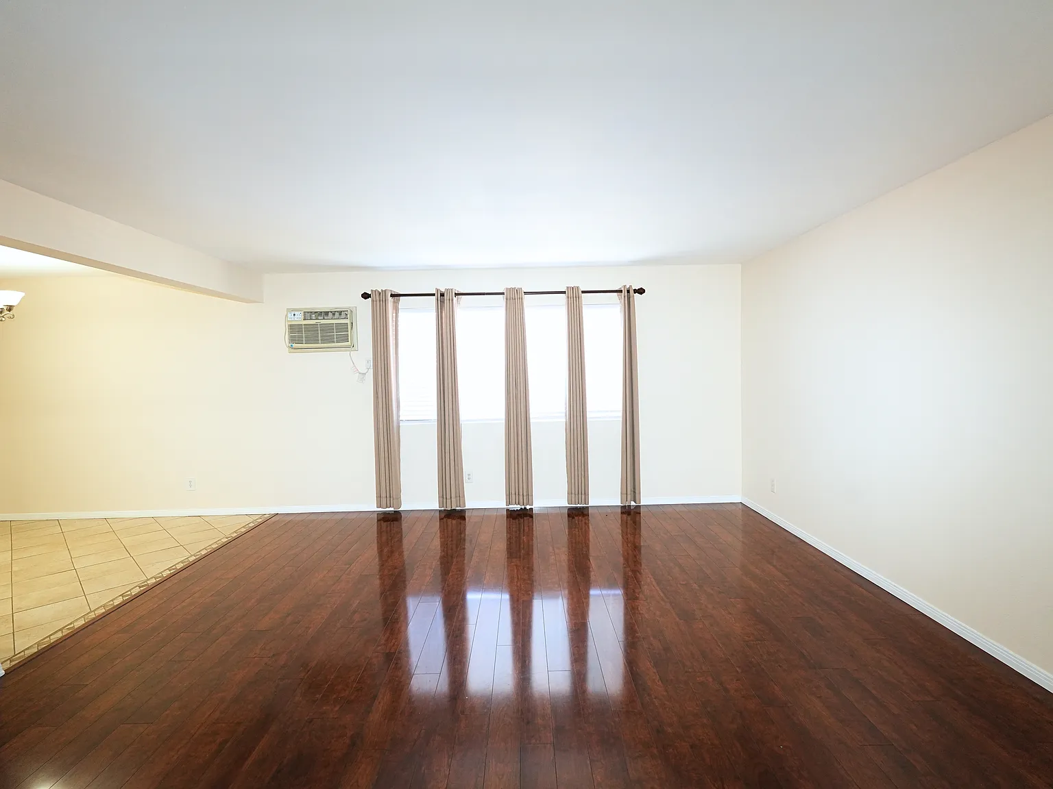 10126 Western Ave — Photo 2