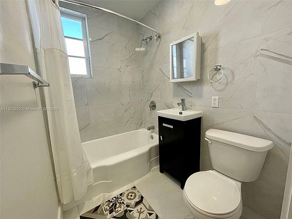 5th image of 831 16th St #20