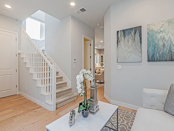 5th image of 362 S Cypress Ave