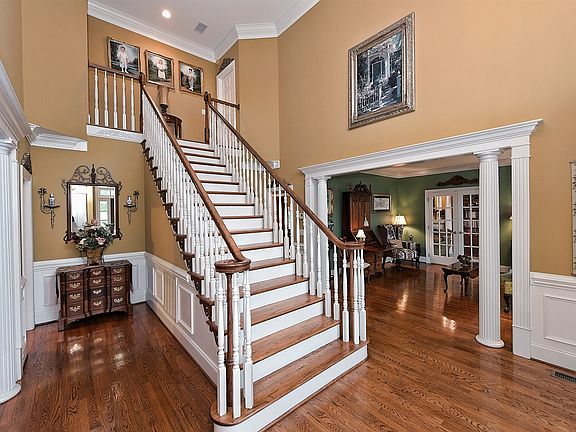 3rd image of 505 Landsbury Dr