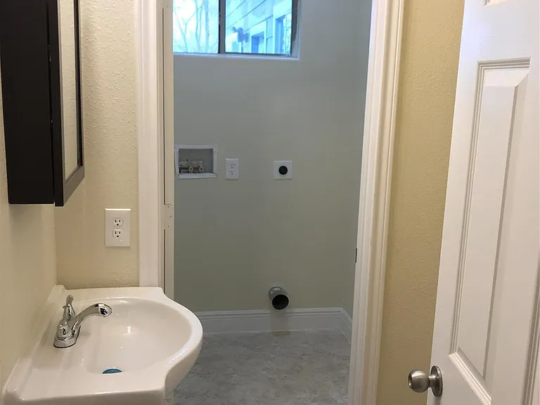 2614 Delano St N — Photo 11