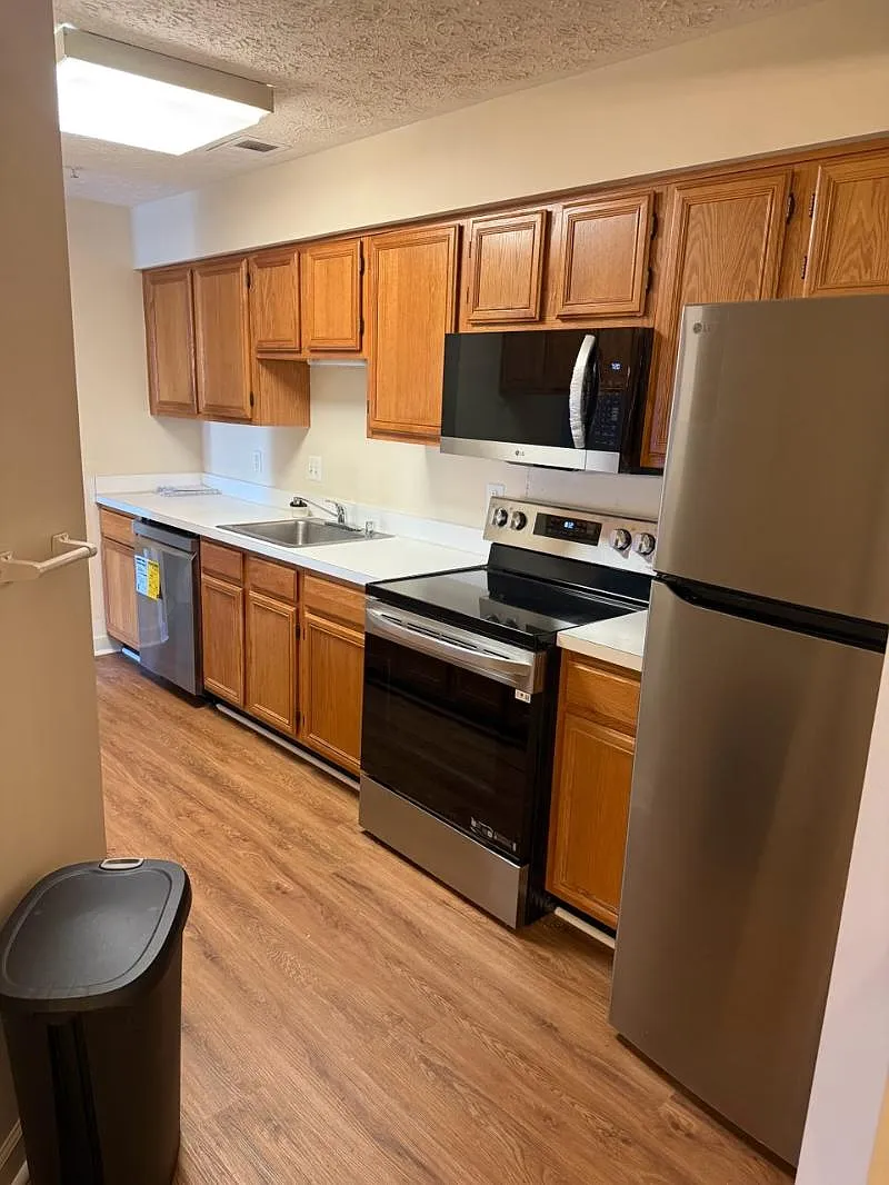 2 bed, 1200 sqft, $2,200 — Photo 2