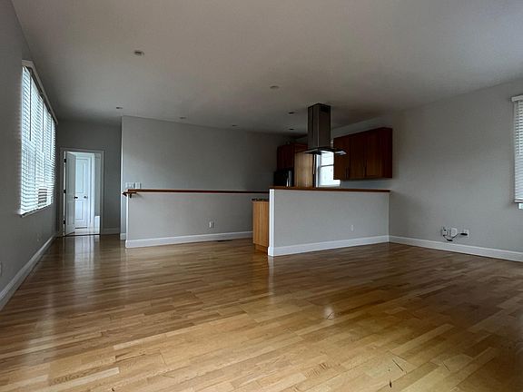 2nd image of 1365 Green St #103