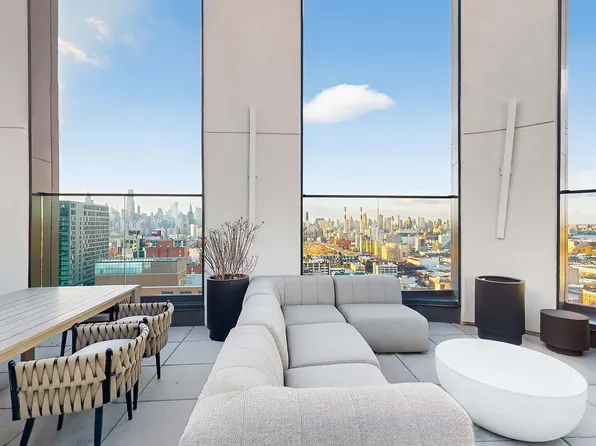 29-18 41st Avenue image 14 of 23