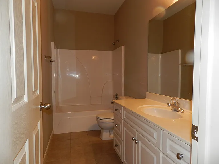 825 Barkley Dr — Photo 4