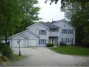 1310 Circle Dr photo 1
