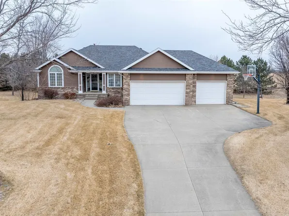 305 Fieldstone Ct, Jefferson, SD 57038