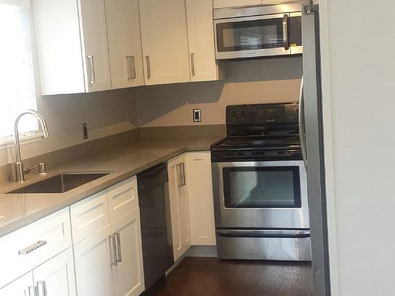 3rd image of 1135 Almanor Ave