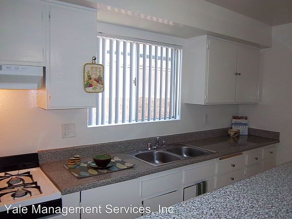 4th image of 21445 Saticoy St APT 9