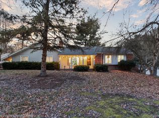 2435 E M 36, Pinckney, MI