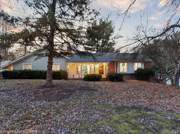 2435 E M 36, Pinckney, MI 48169