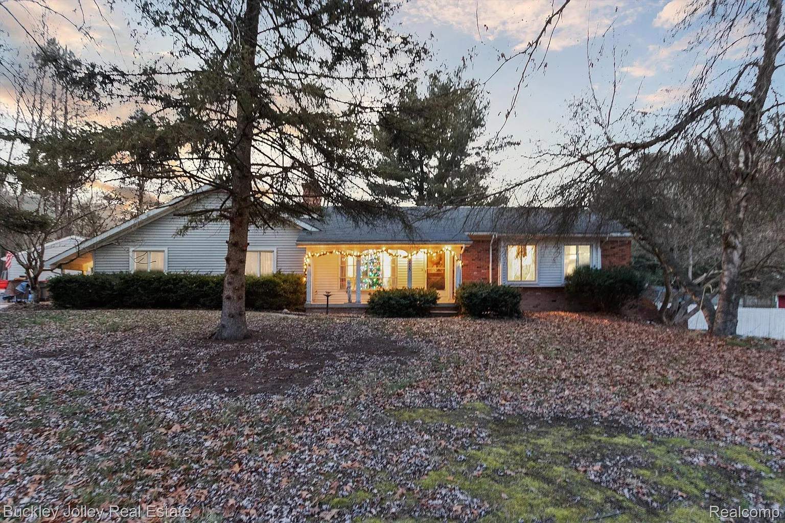 2435 E M 36 photo 1