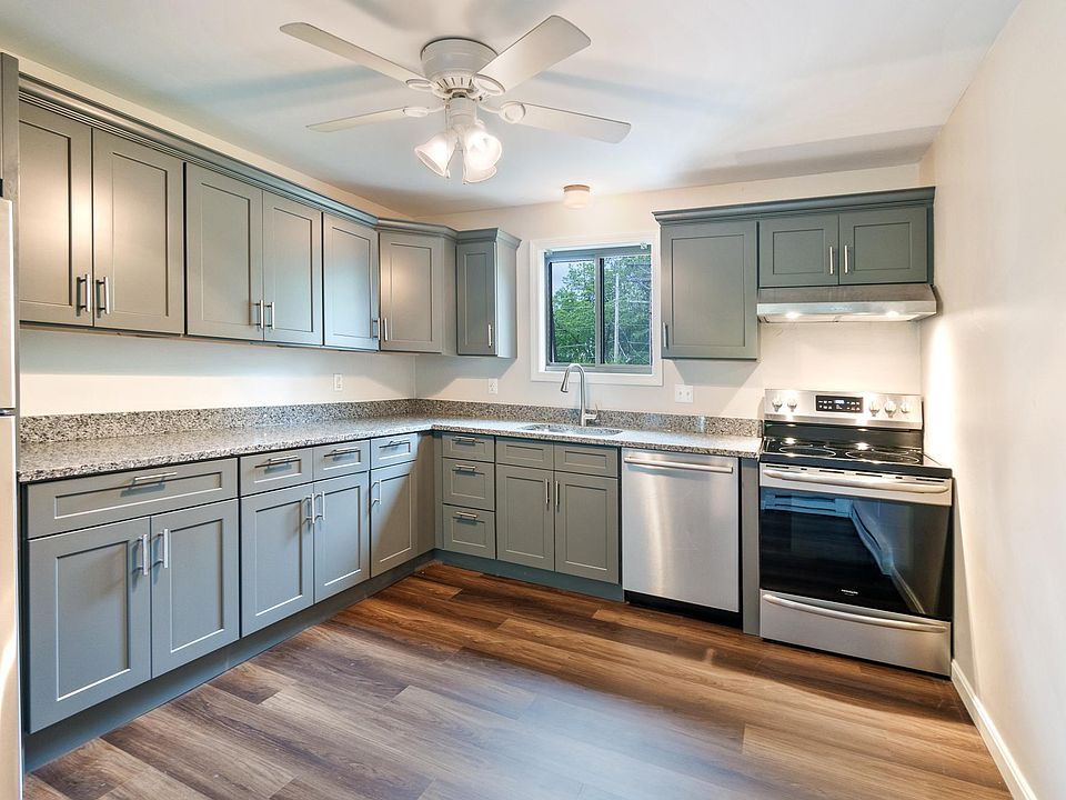 1st image of 1396 Lonsdale Ave #5