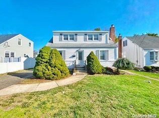 134 N Windhorst Ave, Bethpage, NY 11714