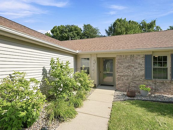 5th image of 310 Stockbridge Ln
