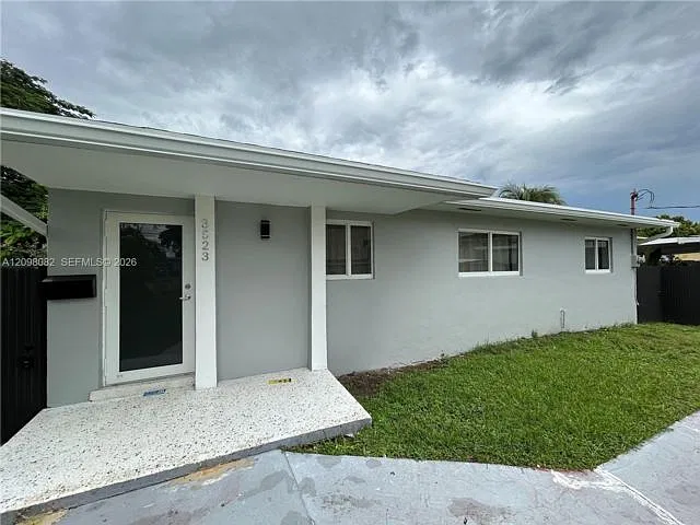 3521 SW 3rd St — Photo 2