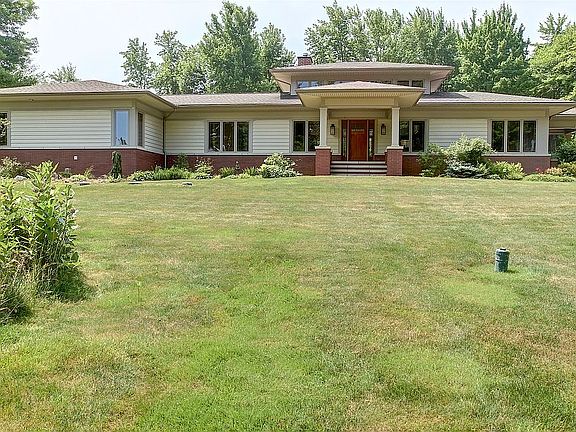 2nd image of 9960 Rosewood Dr