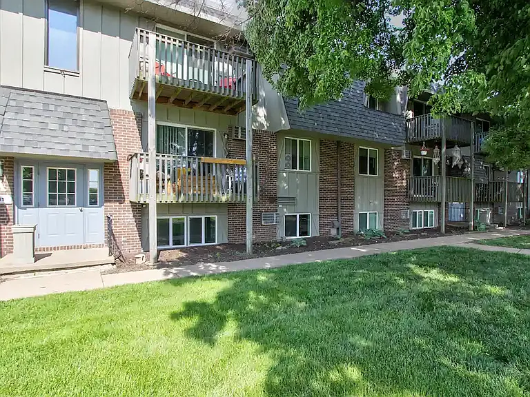 Windjammer Apartments — Photo 1