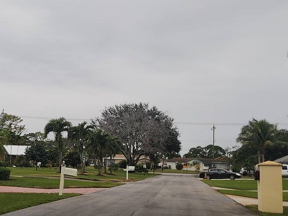 4th image of 5940 Piney Ct