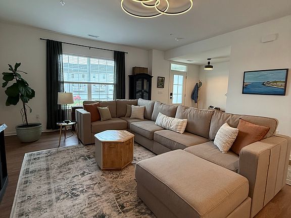 3rd image of 2472 Artesian Way