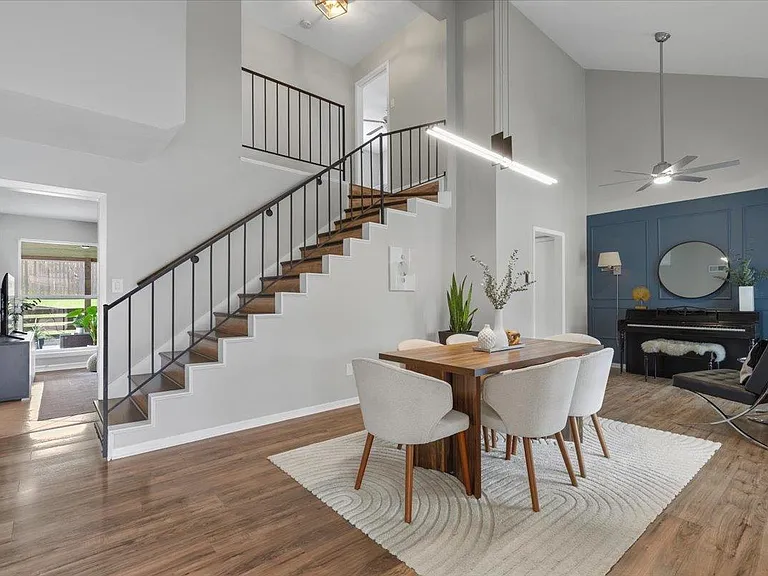 208 Skyloop Dr — Photo 15