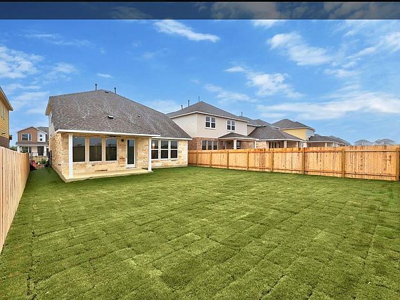 4th image of 131 Alicante Ln