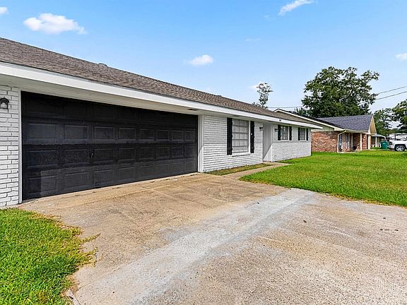 2nd image of 2907 Mary Ann Dr