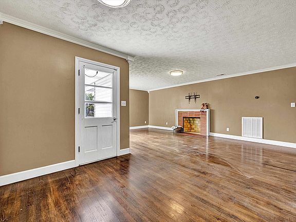 2nd image of 185 Dogwood Dr