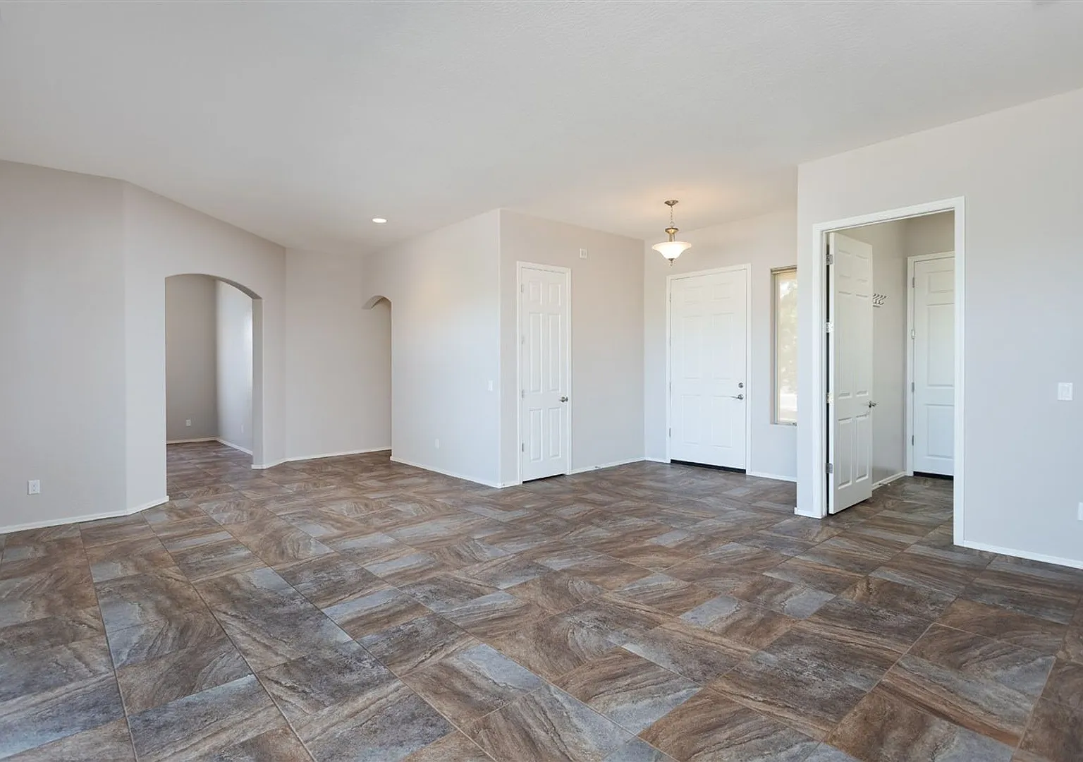 4 Bedroom, 2 Bath Home In Granville! — Photo 4