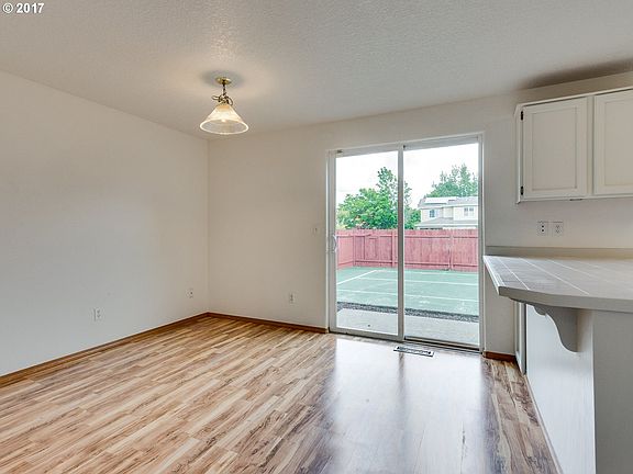 3rd image of 6515 SE Lois St