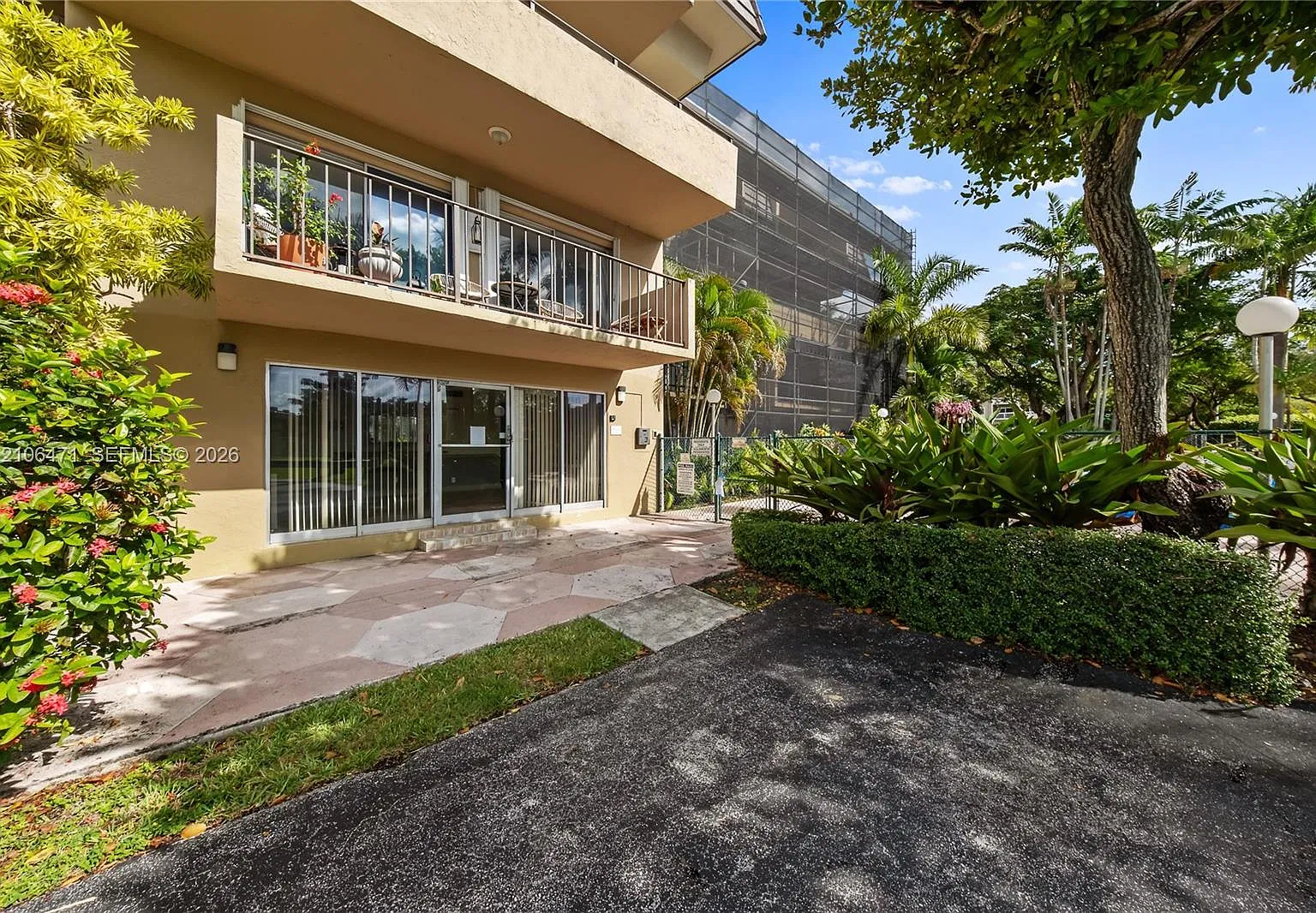 Camino Circle Condo — Photo 1