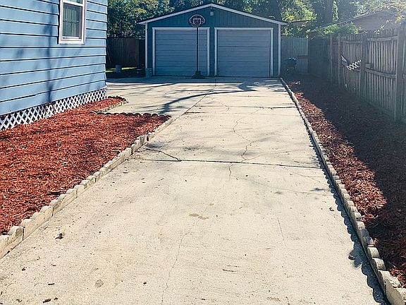 2nd image of 3528 Plum St
