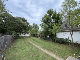 4th image of 302 E Northern Ave