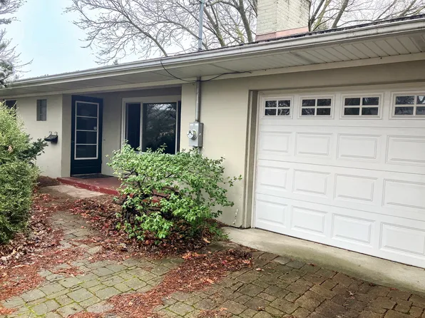 322 N Jackson St, Morrison, IL 61270