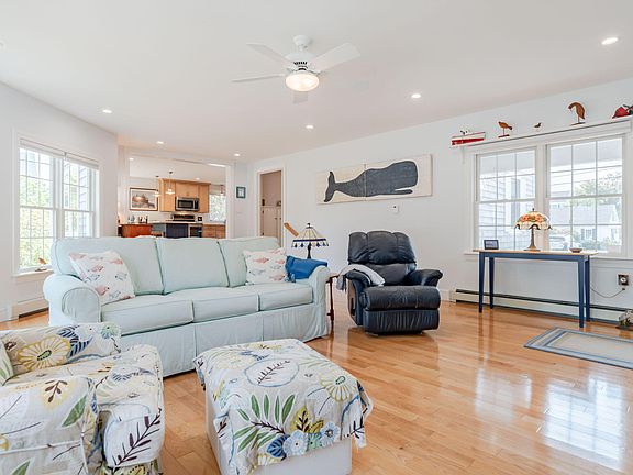 3rd image of 14 Avenue Three