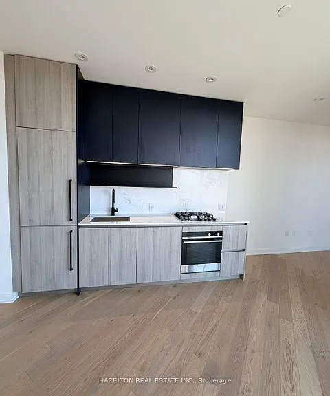 2625 Dundas St W #809 — Photo 2
