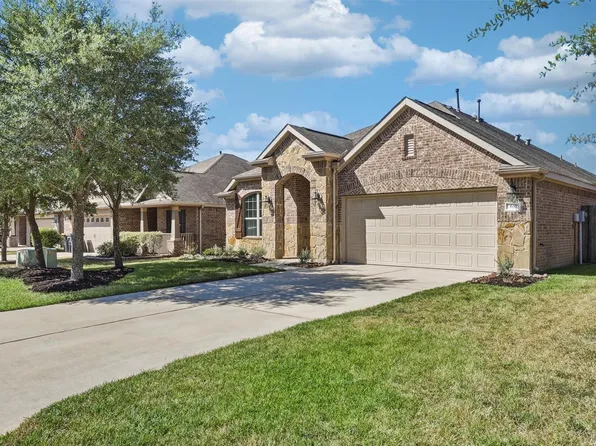 637 Maple Point Dr E, Conroe, TX 77301