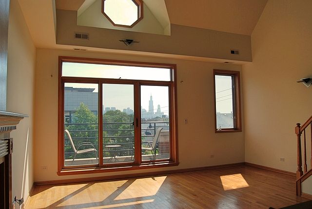 1st image of 512 N Claremont Ave #3
