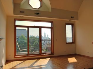 512 N Claremont Ave #3, Chicago, IL 60612