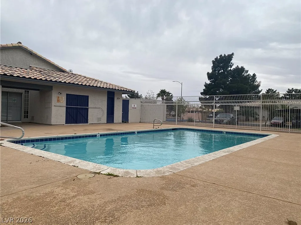 2 bed, 2.0 bath, 984 sqft, $1,195 — Photo 1