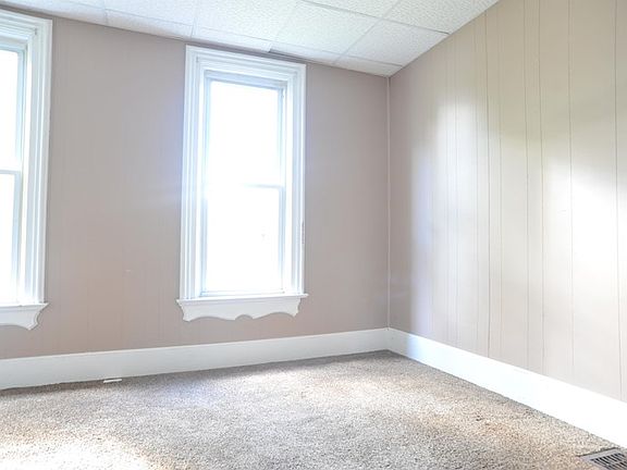 5th image of 401 N Shabbona St APT 2
