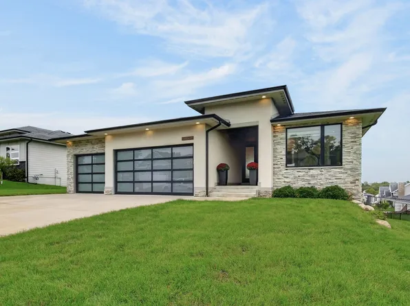 645 Daybreak Dr, Waukee, IA 50263