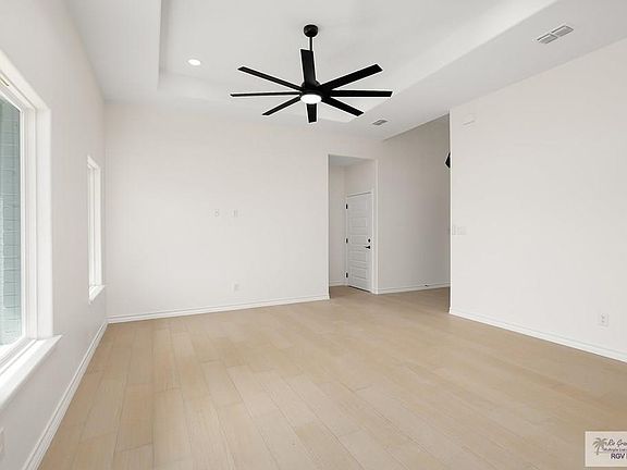 2nd image of 401 Brooks Cir N
