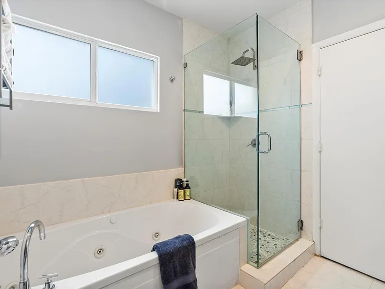 832 NE 19th Ave #832 — Photo 22