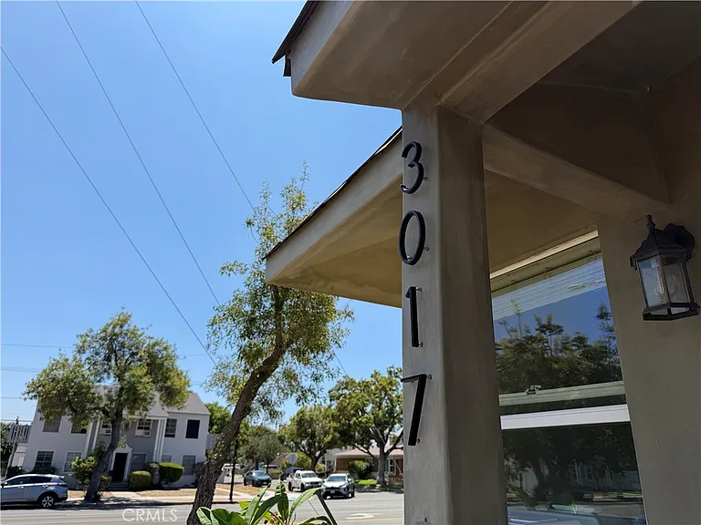 3017 W Victory Blvd — Photo 4