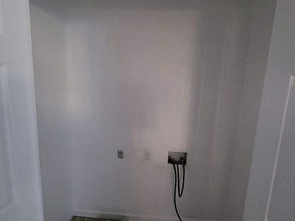 5th image of 206 E 5th St