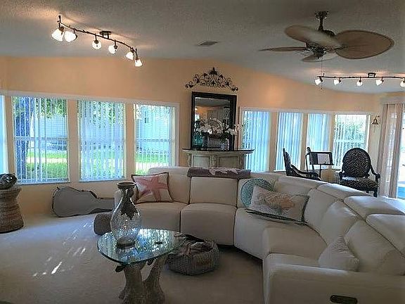 4th image of 35 Winthrop Ln
