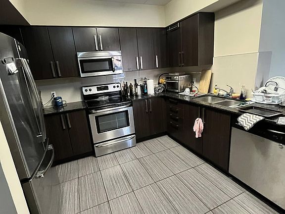 3rd image of 313 Spruce St #605