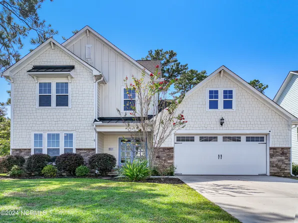 11 W Cloverfield Lane, Hampstead, NC 28443